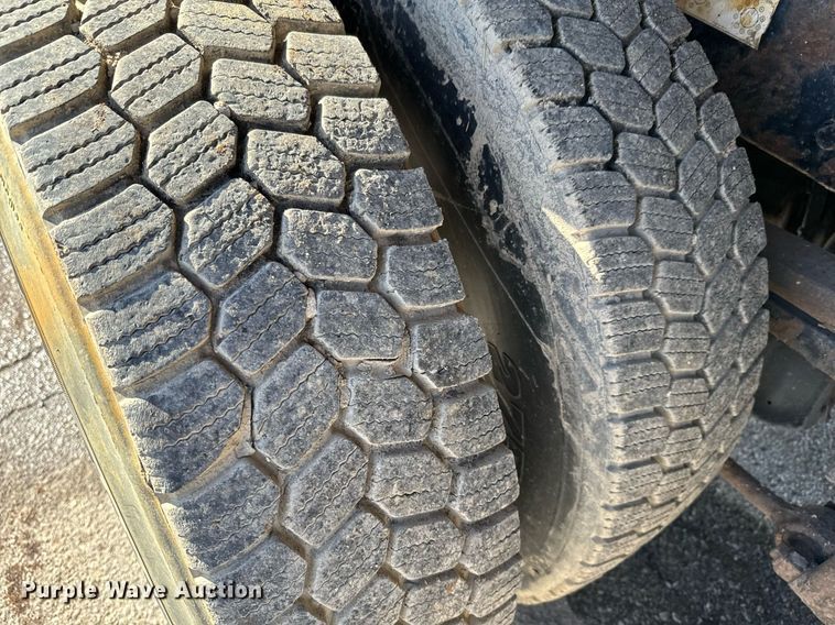 image for item DQ6224 2005 Sterling LT7500 dump truck