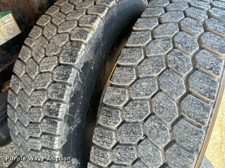 image for item DQ6224 2005 Sterling LT7500 dump truck