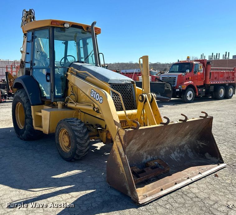 image for item DQ6225 2003 John Deere 310G backhoe