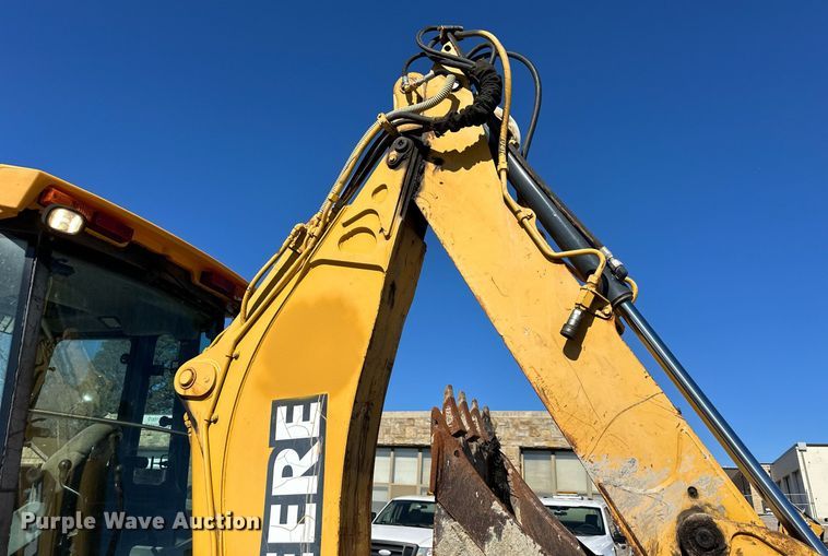 image for item DQ6225 2003 John Deere 310G backhoe