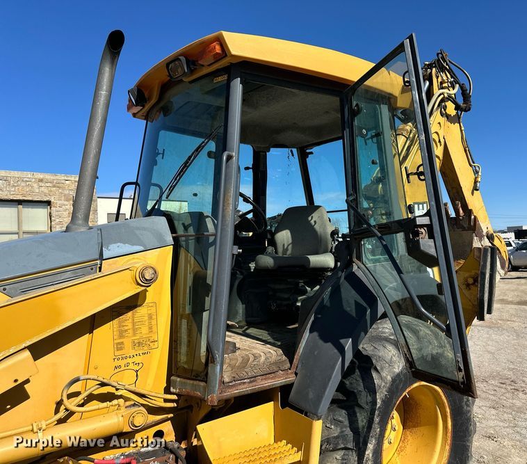 image for item DQ6225 2003 John Deere 310G backhoe