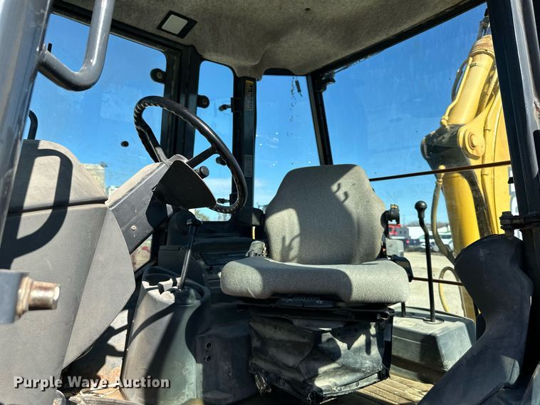 image for item DQ6225 2003 John Deere 310G backhoe