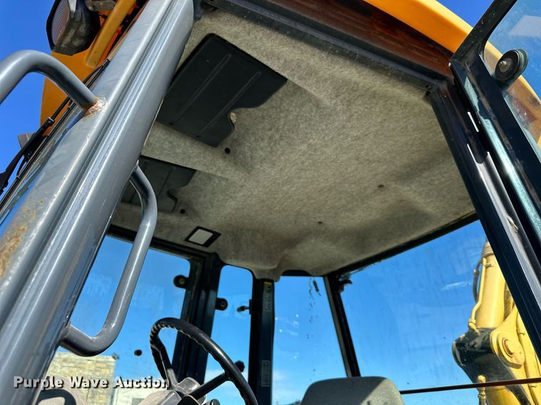 image for item DQ6225 2003 John Deere 310G backhoe