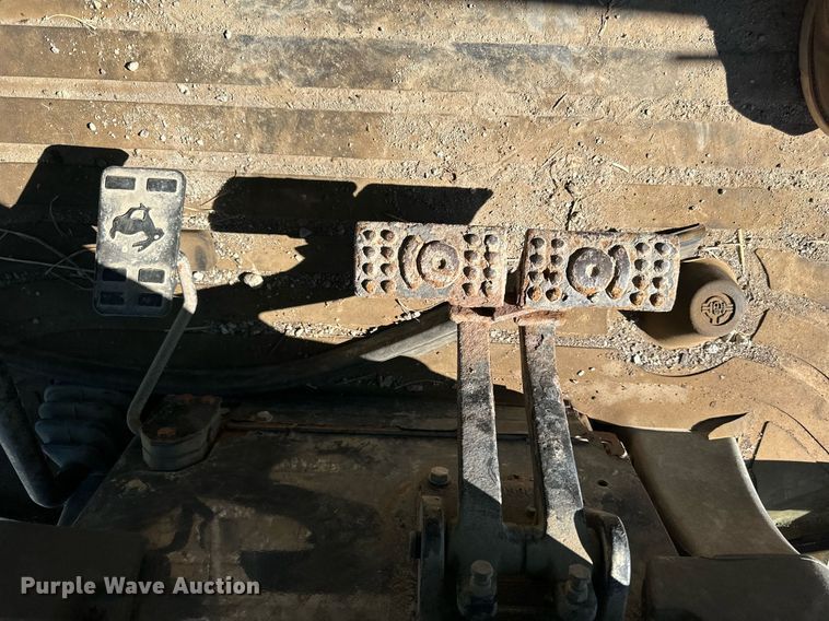 image for item DQ6225 2003 John Deere 310G backhoe