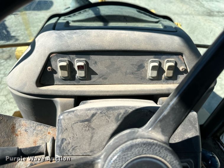 image for item DQ6225 2003 John Deere 310G backhoe