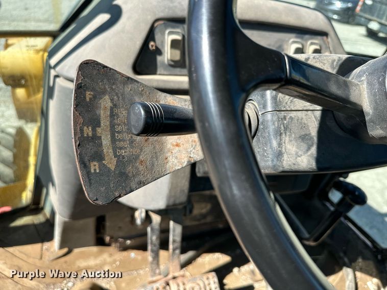 image for item DQ6225 2003 John Deere 310G backhoe