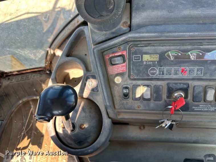 image for item DQ6225 2003 John Deere 310G backhoe