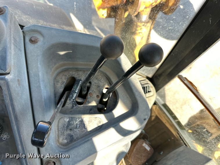 image for item DQ6225 2003 John Deere 310G backhoe