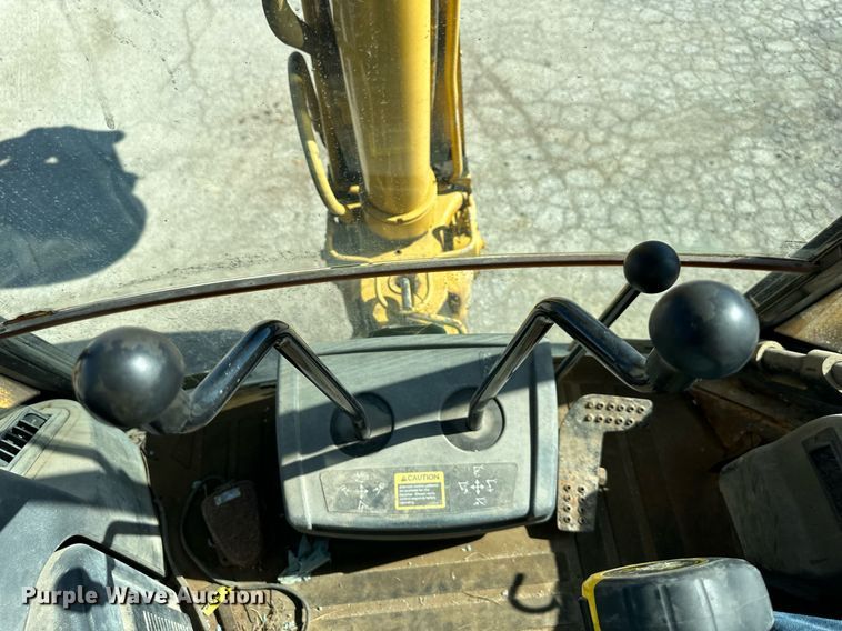 image for item DQ6225 2003 John Deere 310G backhoe