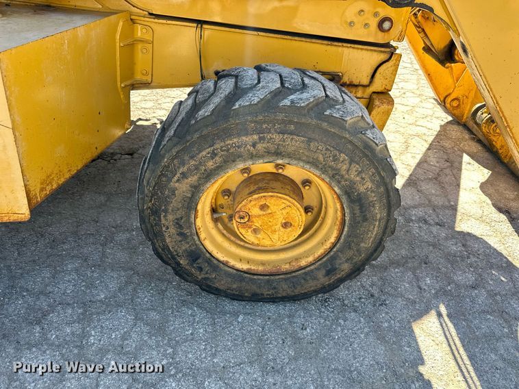 image for item DQ6225 2003 John Deere 310G backhoe