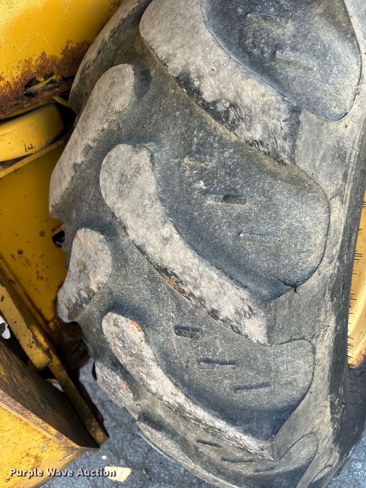 image for item DQ6225 2003 John Deere 310G backhoe