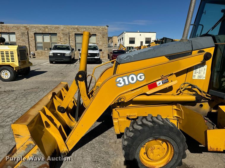 image for item DQ6226 2005 John Deere 310G backhoe