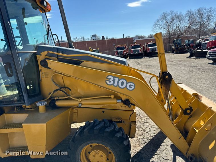 image for item DQ6226 2005 John Deere 310G backhoe