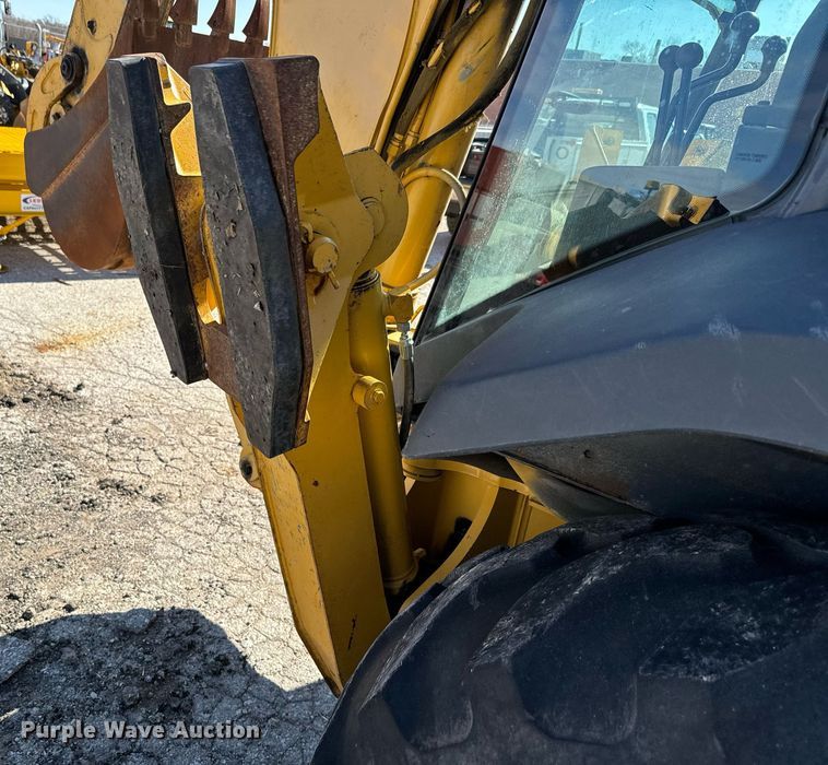 image for item DQ6226 2005 John Deere 310G backhoe