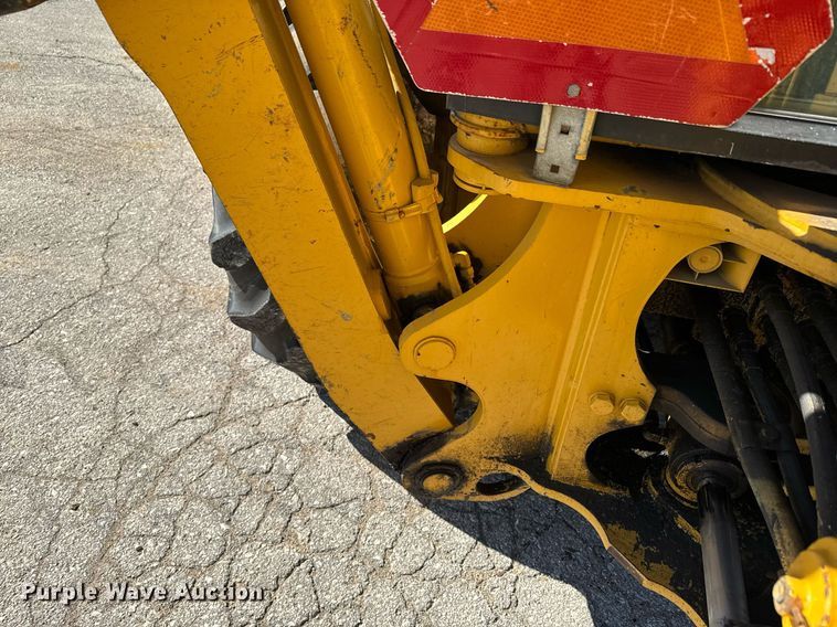 image for item DQ6226 2005 John Deere 310G backhoe