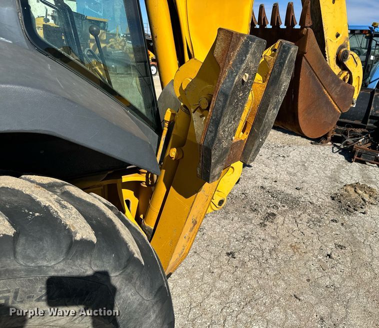 image for item DQ6226 2005 John Deere 310G backhoe