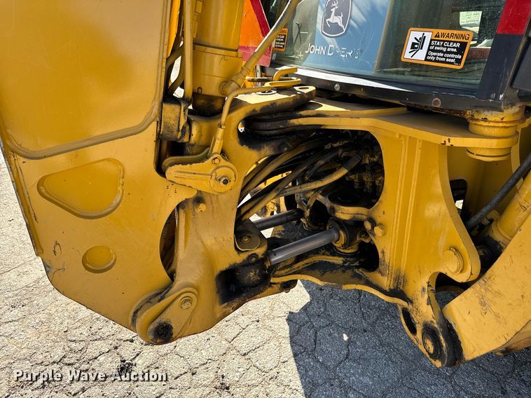 image for item DQ6226 2005 John Deere 310G backhoe