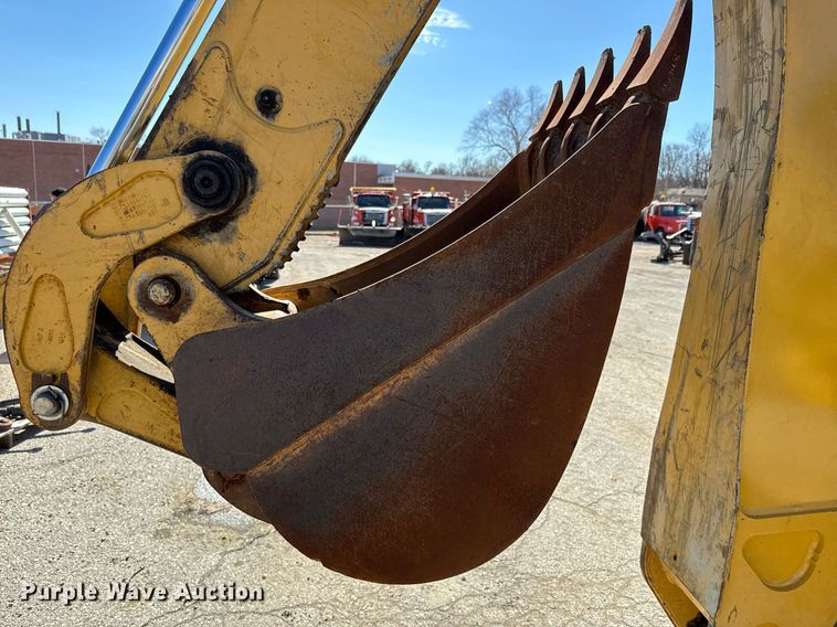 image for item DQ6226 2005 John Deere 310G backhoe