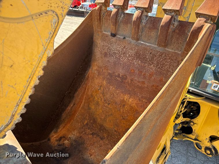 image for item DQ6226 2005 John Deere 310G backhoe