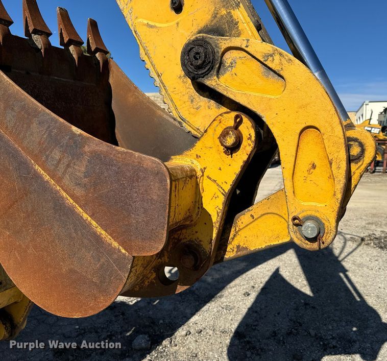 image for item DQ6226 2005 John Deere 310G backhoe