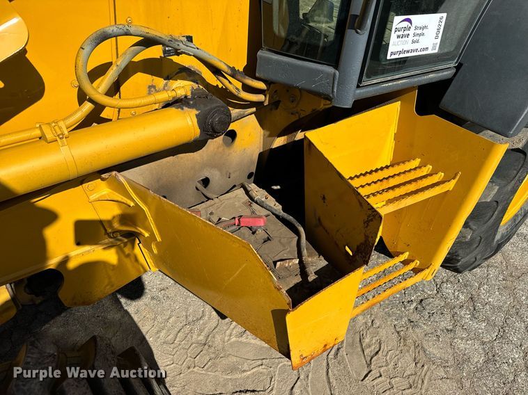 image for item DQ6226 2005 John Deere 310G backhoe