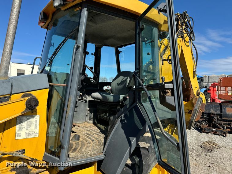 image for item DQ6226 2005 John Deere 310G backhoe