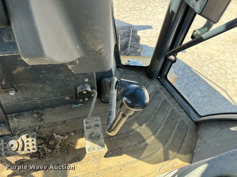 image for item DQ6226 2005 John Deere 310G backhoe