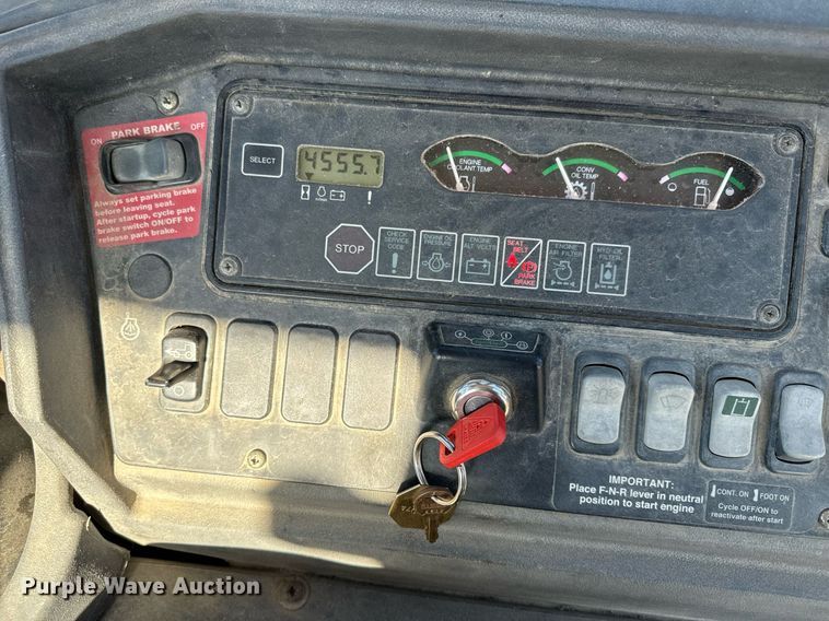 image for item DQ6226 2005 John Deere 310G backhoe