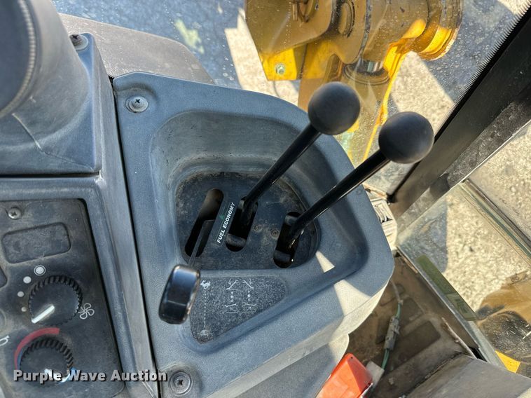 image for item DQ6226 2005 John Deere 310G backhoe