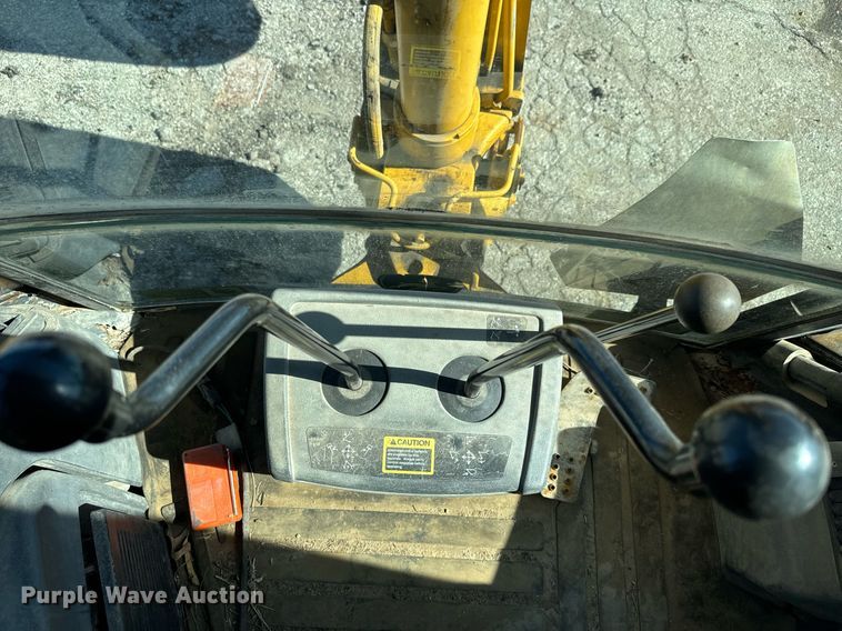 image for item DQ6226 2005 John Deere 310G backhoe