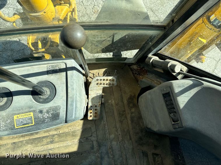 image for item DQ6226 2005 John Deere 310G backhoe