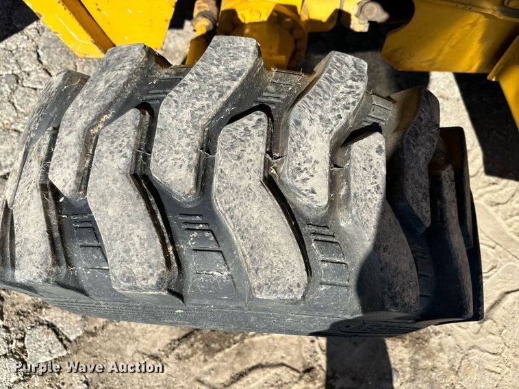 image for item DQ6226 2005 John Deere 310G backhoe