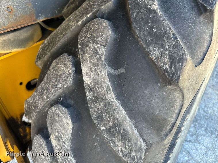 image for item DQ6226 2005 John Deere 310G backhoe