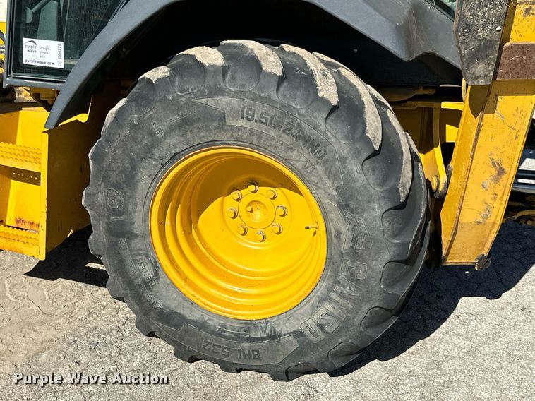 image for item DQ6226 2005 John Deere 310G backhoe