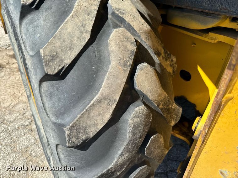 image for item DQ6226 2005 John Deere 310G backhoe