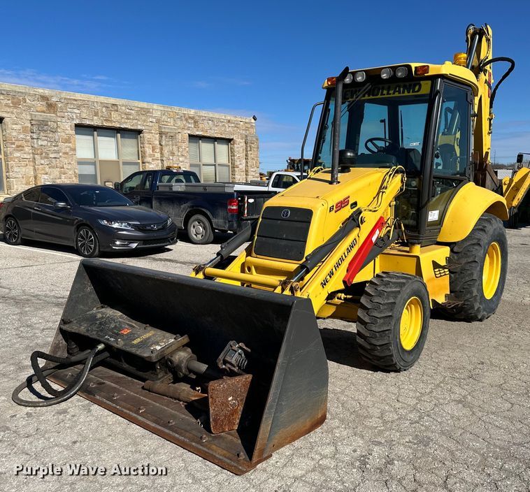 image for item DQ6227 2006 New Holland B95 backhoe