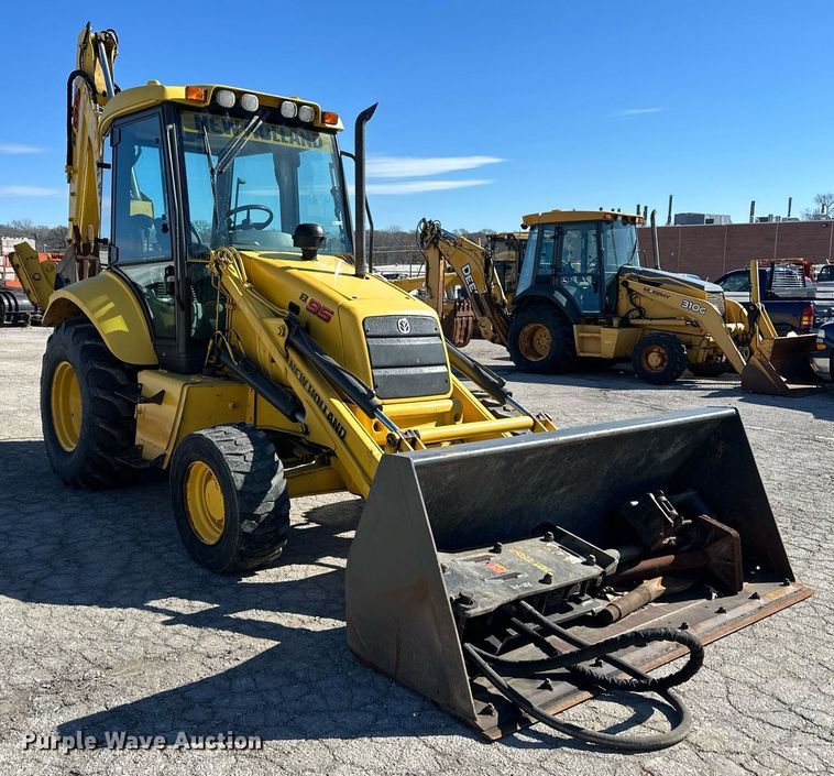 image for item DQ6227 2006 New Holland B95 backhoe