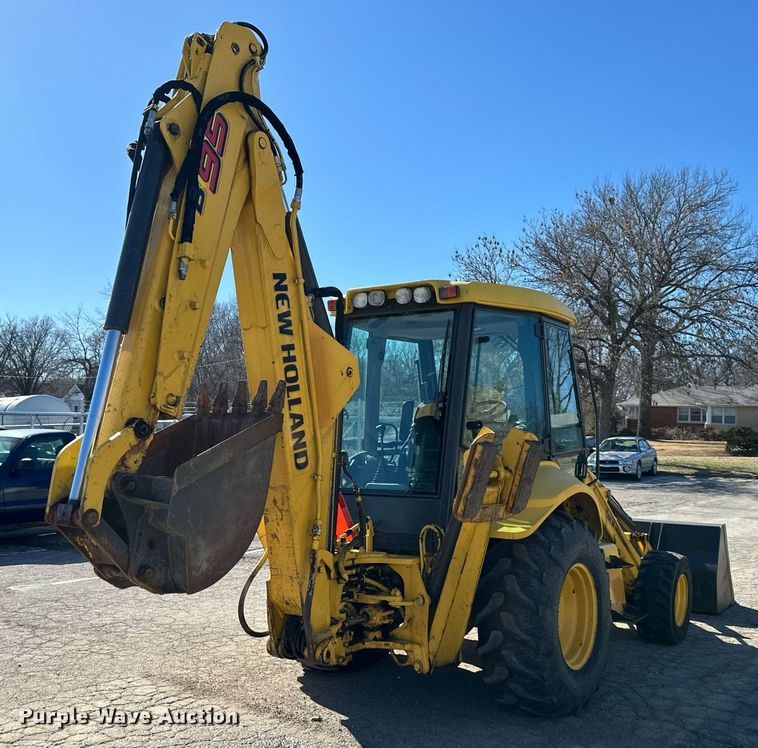 image for item DQ6227 2006 New Holland B95 backhoe