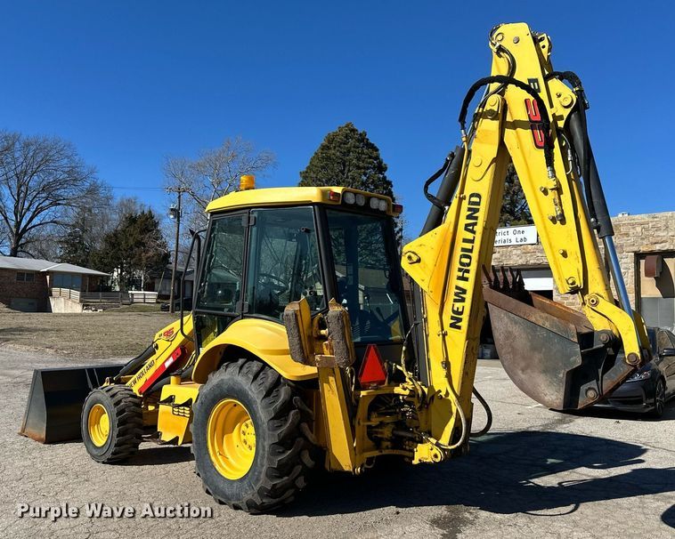 image for item DQ6227 2006 New Holland B95 backhoe