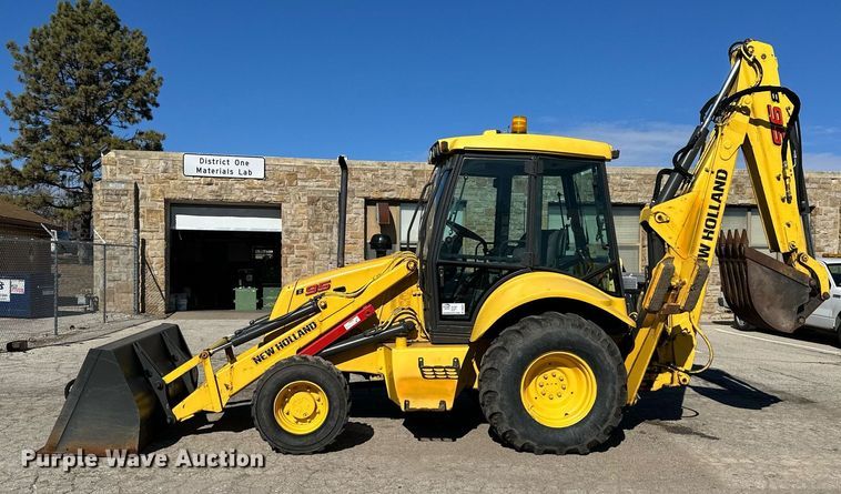image for item DQ6227 2006 New Holland B95 backhoe