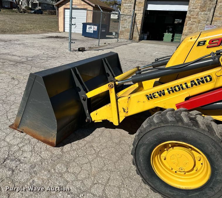 image for item DQ6227 2006 New Holland B95 backhoe