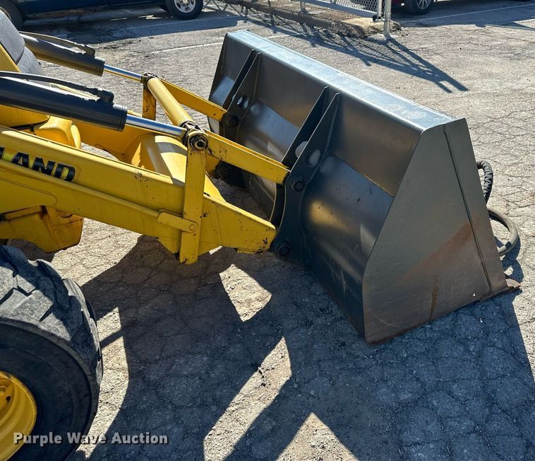 image for item DQ6227 2006 New Holland B95 backhoe