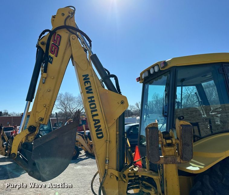 image for item DQ6227 2006 New Holland B95 backhoe
