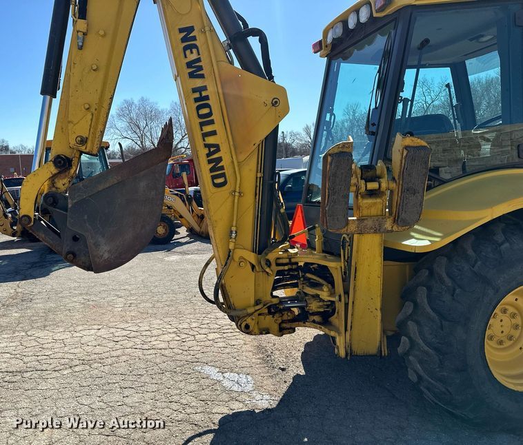 image for item DQ6227 2006 New Holland B95 backhoe
