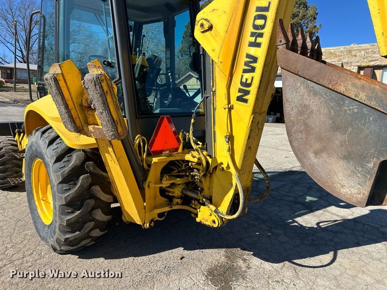 image for item DQ6227 2006 New Holland B95 backhoe