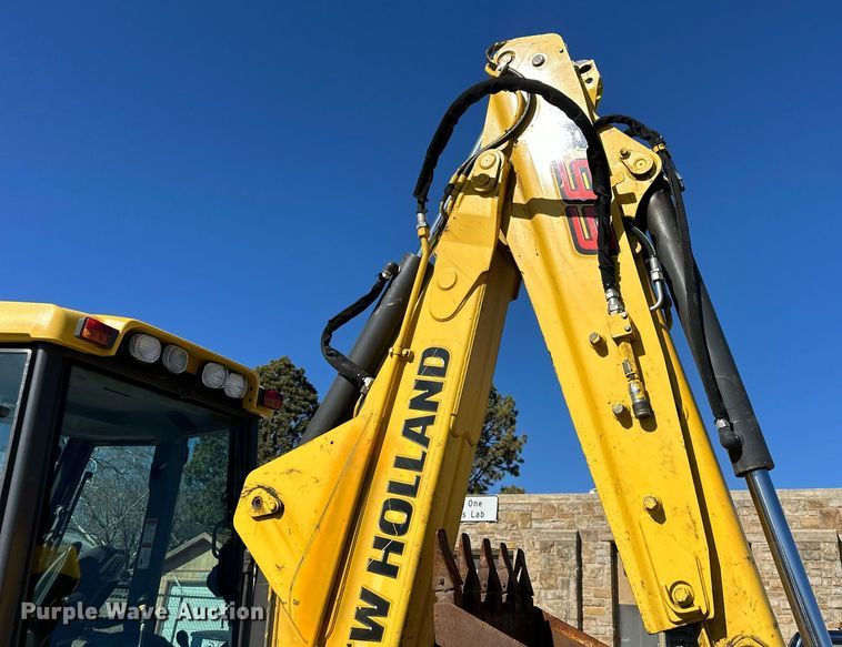 image for item DQ6227 2006 New Holland B95 backhoe