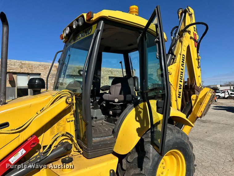 image for item DQ6227 2006 New Holland B95 backhoe