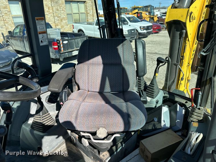 image for item DQ6227 2006 New Holland B95 backhoe