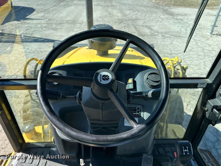 image for item DQ6227 2006 New Holland B95 backhoe