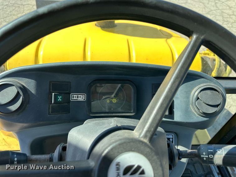image for item DQ6227 2006 New Holland B95 backhoe